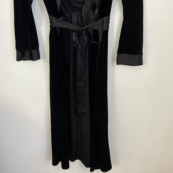 In Bloom Black Velvet Robe - Picture 2 of 5